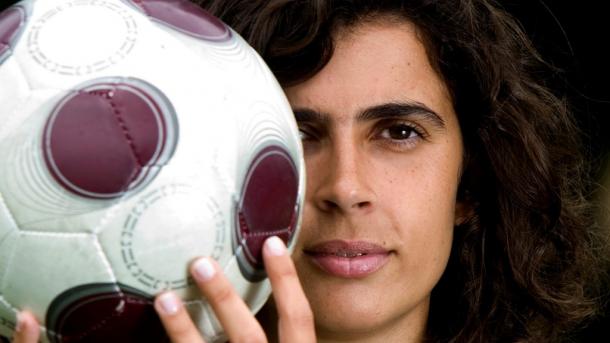 Francë - Një femër trajnere në një klub futbolli për meshkuj